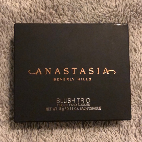 Anastasia Blush Trio - Picture 2 of 4